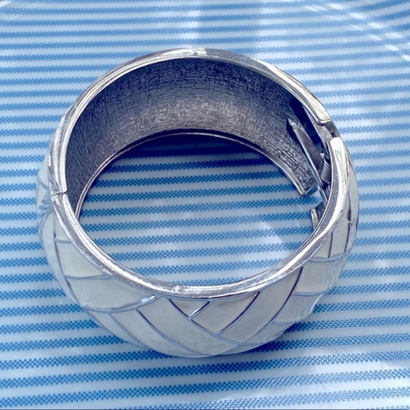 Bangle Bracelet Silver + Cream Open Clasp NWT - Picture 2 of 3